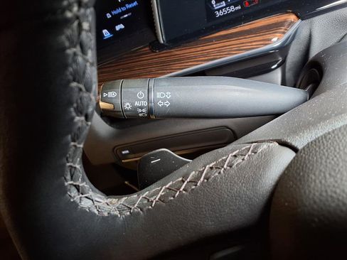 Certified 2023 Cadillac Escalade ESV Luxury image 10