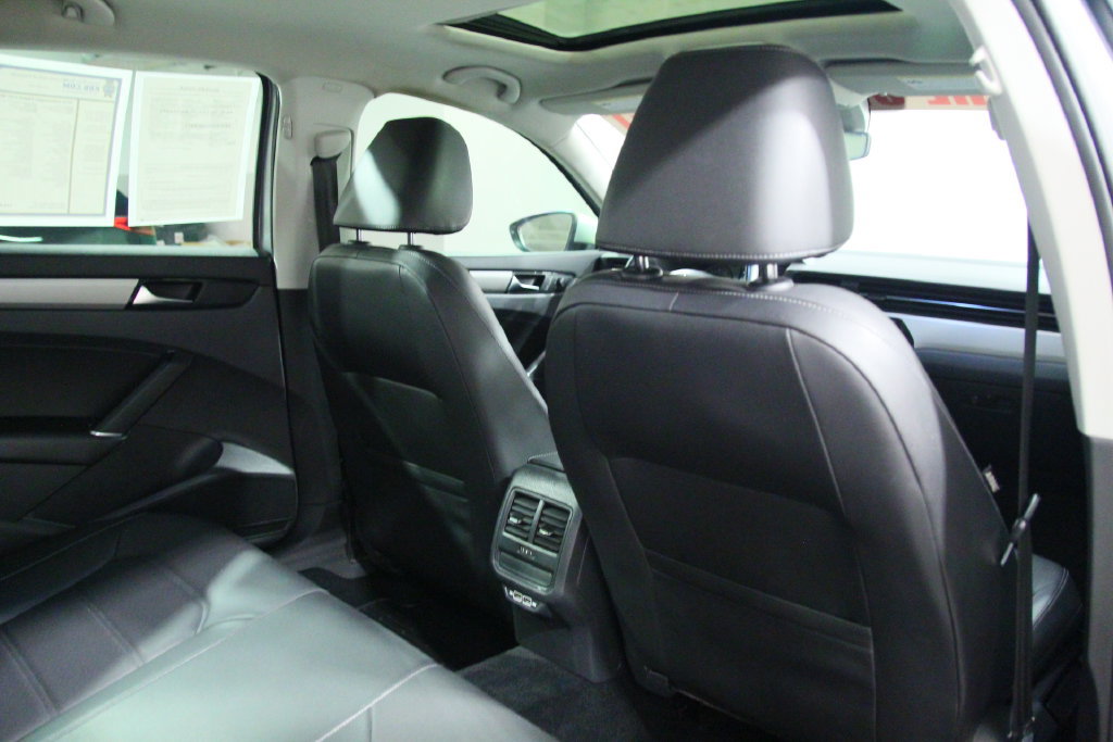 Used 2020 Volkswagen Passat 2.0T SE w/ Sunroof Package FWD image 21