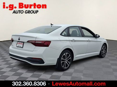 Used 2023 Volkswagen Jetta Sport image 6