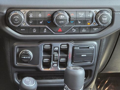 New 2026 Jeep Wrangler Unlimited Sahara AWD/4WD image 32
