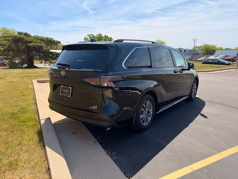 Used 2024 Toyota Sienna LE w/ LE Plus Package AWD/4WD image 6