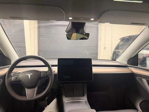 Used 2024 Tesla Model Y Long Range AWD/4WD image 10