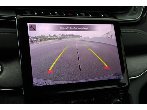 Used 2022 Jeep Grand Cherokee Overland w/ Luxury Tech Group IV AWD/4WD image 23