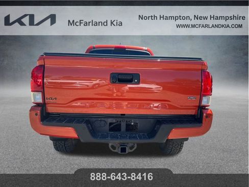 Used 2016 Toyota Tacoma TRD Off-Road w/ Premium & Technology Package AWD/4WD image 8