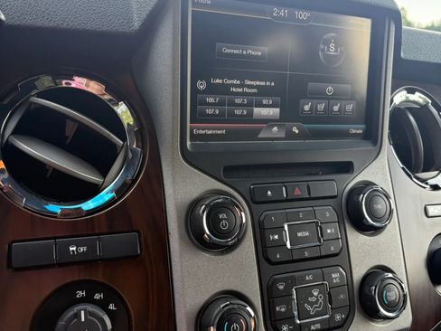Used 2015 Ford F250 Lariat w/ Lariat Chrome Package AWD/4WD image 16