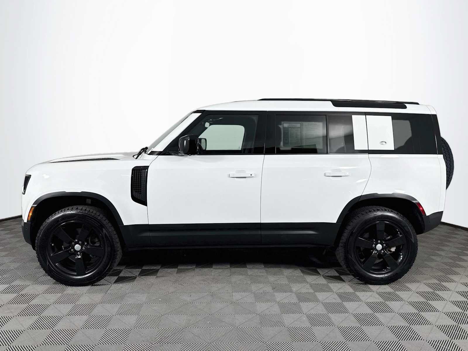 Used 2024 Land Rover Defender 110 S AWD/4WD image 8