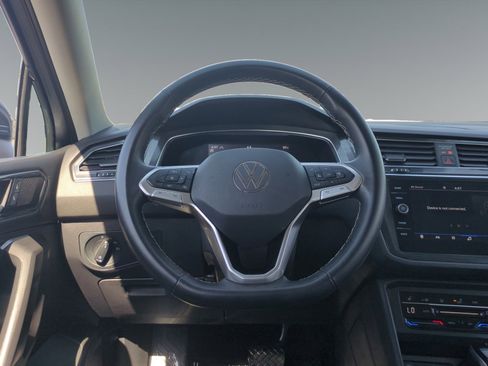Used 2023 Volkswagen Tiguan SE image 12