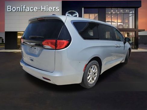 Used 2023 Chrysler Voyager LX FWD image 4