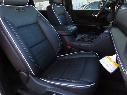 Used 2026 GMC Sierra 2500 AT4X image 9