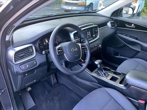 Used 2019 Kia Sorento AWD image 8