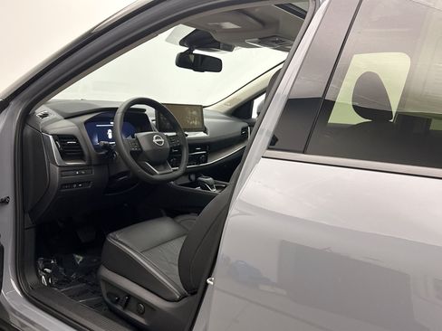 Used 2025 Nissan Rogue Platinum w/ Platinum Premium Package FWD image 10
