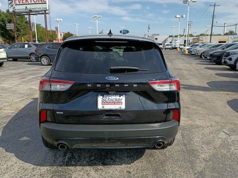Used 2022 Ford Escape SE w/ SE Sport Appearance Package FWD image 2