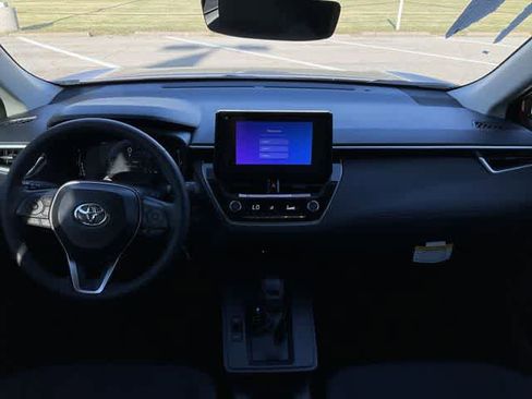 Used 2026 Toyota Corolla Cross LE image 18