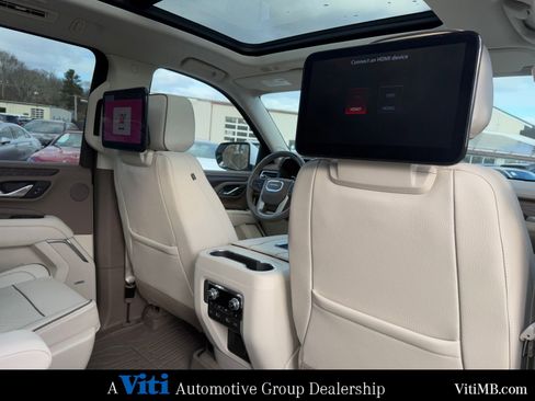 Used 2023 GMC Yukon XL Denali w/ Denali Reserve Package image 28