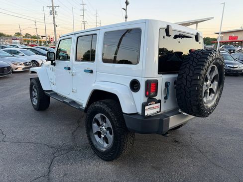 Used 2017 Jeep Wrangler Unlimited Sahara w/ Connectivity Group AWD/4WD image 3