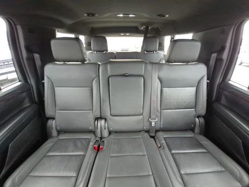 Used 2022 Chevrolet Suburban LT image 19
