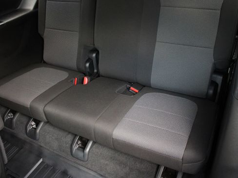 Used 2023 Chevrolet Traverse LT FWD image 19