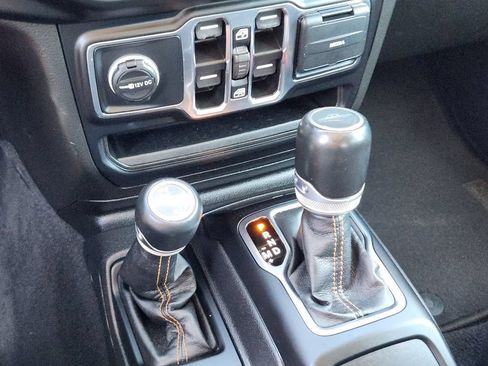 Used 2023 Jeep Gladiator Overland AWD/4WD image 21