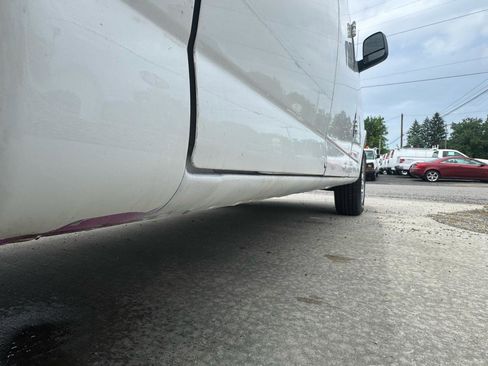 Used 2010 Chevrolet Express 1500 RWD image 16
