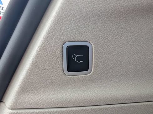 Used 2023 Chrysler Pacifica Touring-L FWD image 22