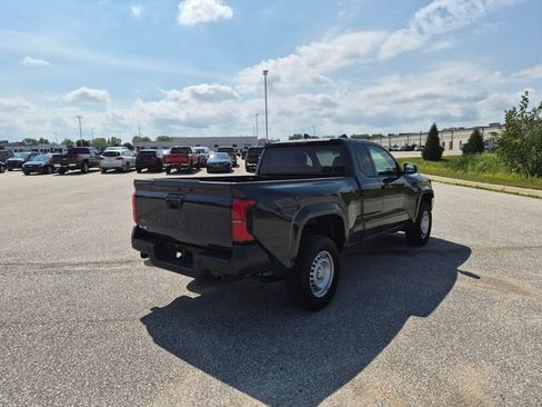 Used 2025 Toyota Tacoma SR AWD/4WD image 5
