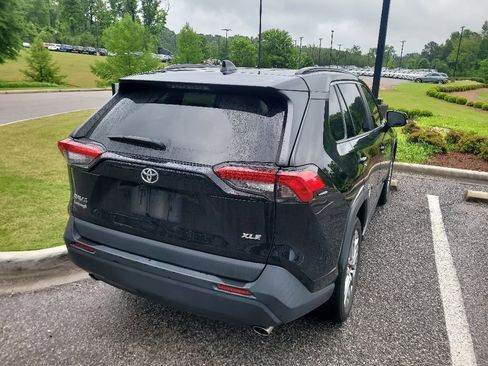 Used 2022 Toyota RAV4 XLE Premium FWD image 9