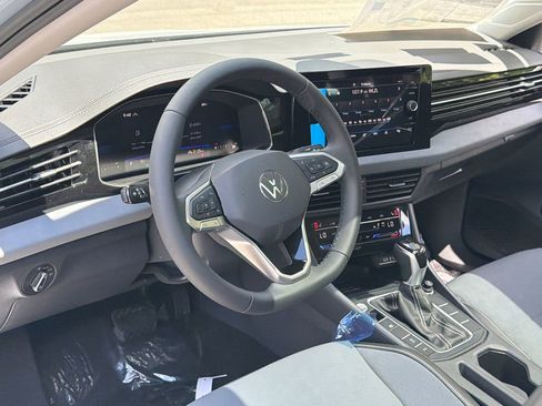 New 2026 Volkswagen Jetta SE FWD image 17