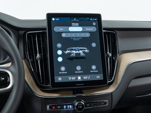 New 2026 Volvo XC60 B5 Core w/ Climate Package image 19