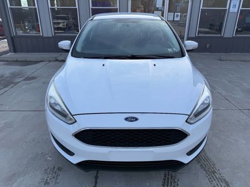 Used 2017 Ford Focus SE image 2