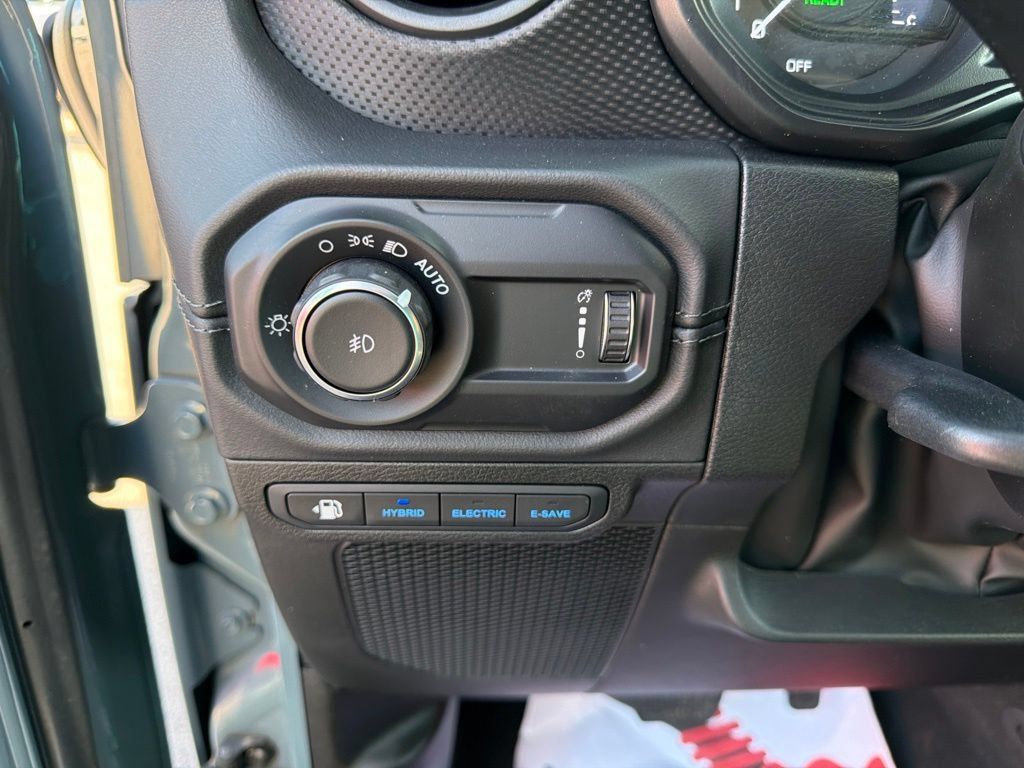 Used 2024 Jeep Wrangler Unlimited Rubicon 4xe w/ Technology Group AWD/4WD image 23