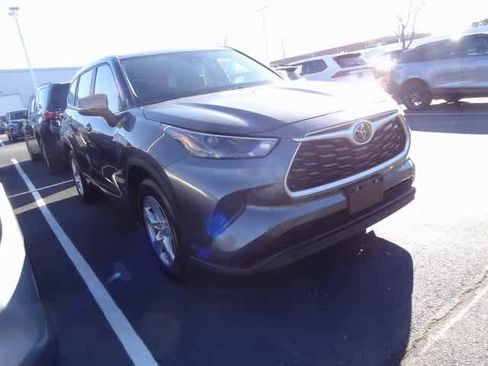Used 2023 Toyota Highlander L image 7