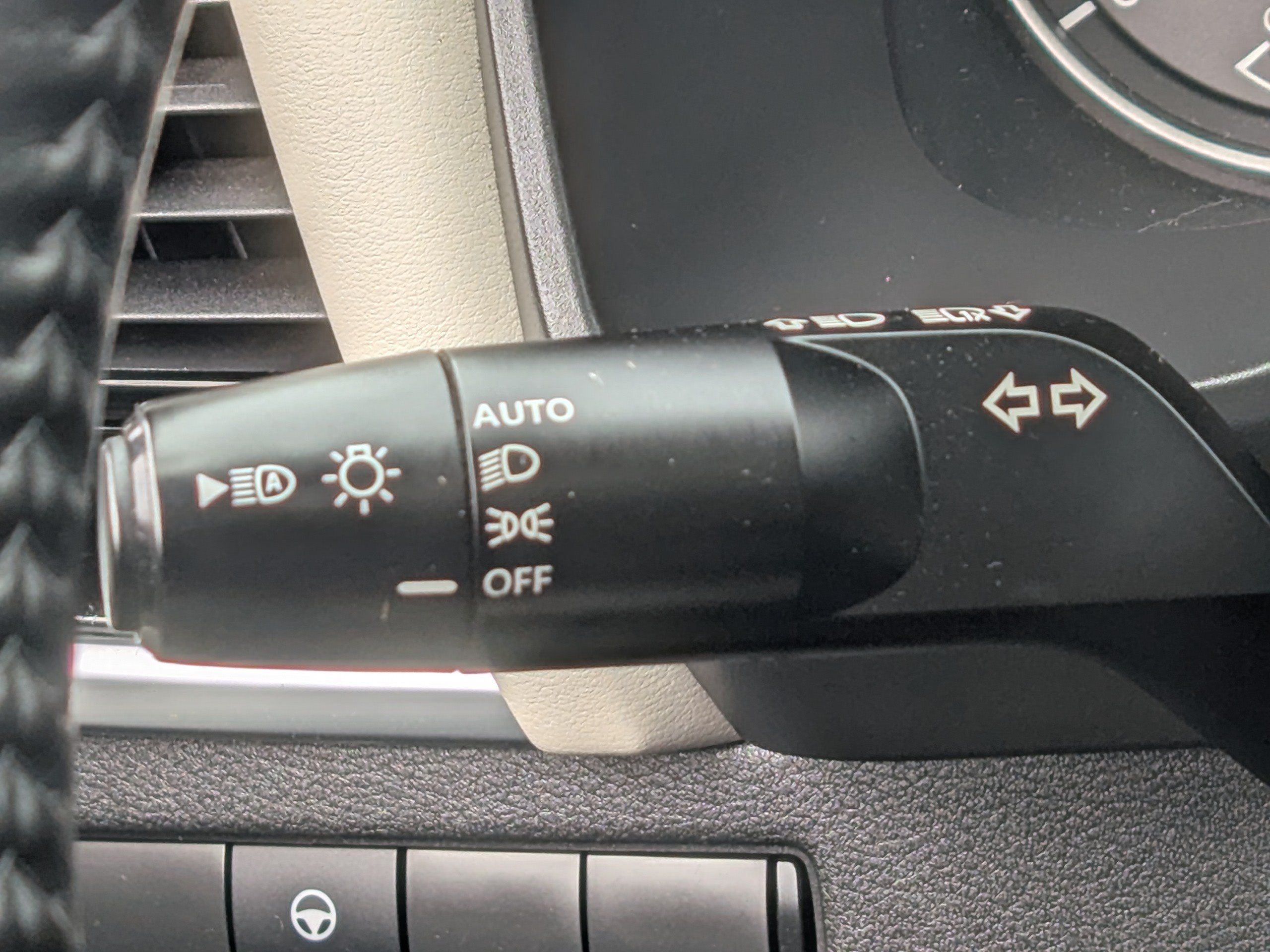 Used 2023 Nissan Rogue SL AWD/4WD image 28