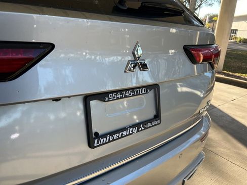 New 2025 Mitsubishi Outlander SE image 19