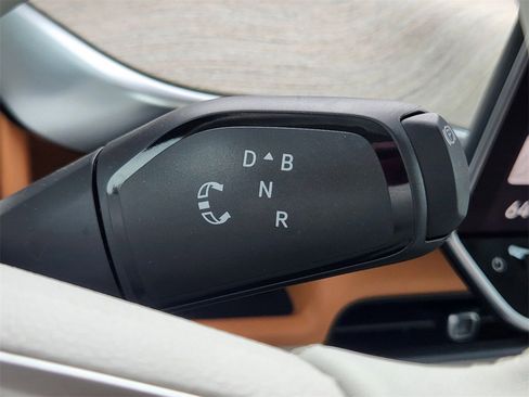 New 2025 Volkswagen ID. Buzz 1st Edition image 17