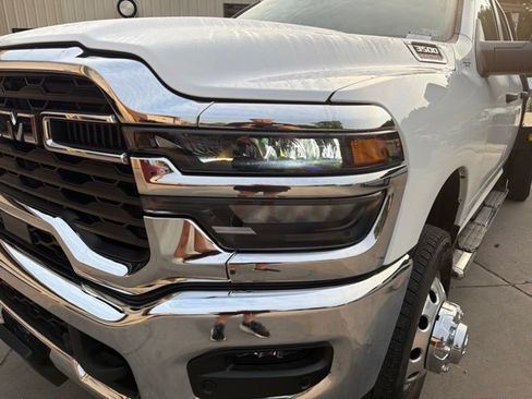 Used 2025 RAM 3500 Tradesman w/ Chrome Appearance Group AWD/4WD image 10