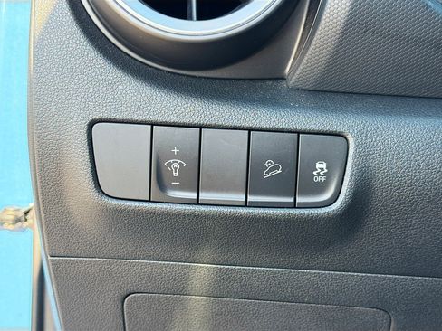 Used 2022 Hyundai Kona Limited w/ Cargo Package FWD image 32