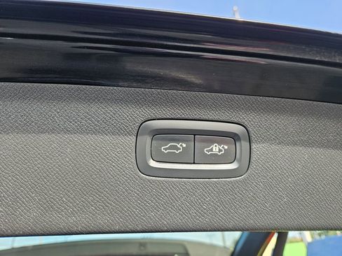 Used 2016 Volvo XC90 T5 Momentum image 11