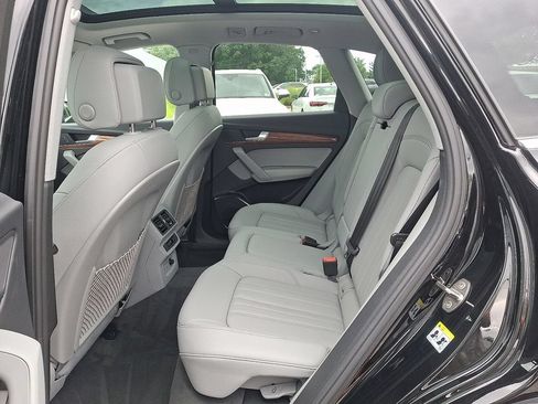 Certified 2023 Audi Q5 2.0T Premium w/ Convenience Package AWD/4WD image 10