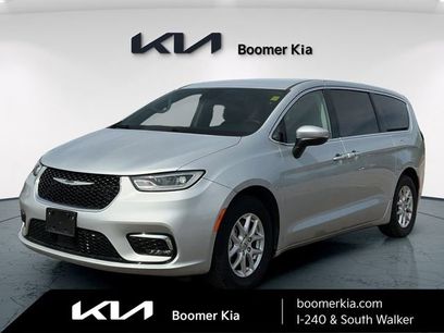 Used 2023 Chrysler Pacifica Touring-L