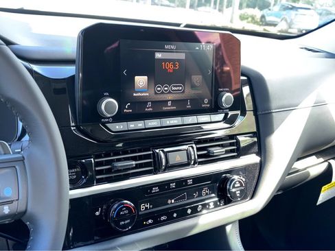 Certified 2025 Nissan Pathfinder SV w/ SV Premium Package FWD image 11