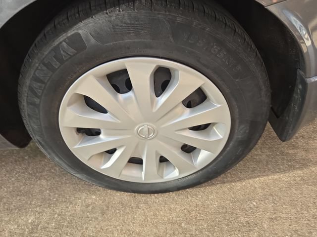 Used 2021 Nissan Versa S FWD image 4