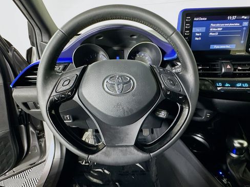 Used 2020 Toyota C-HR XLE FWD image 15