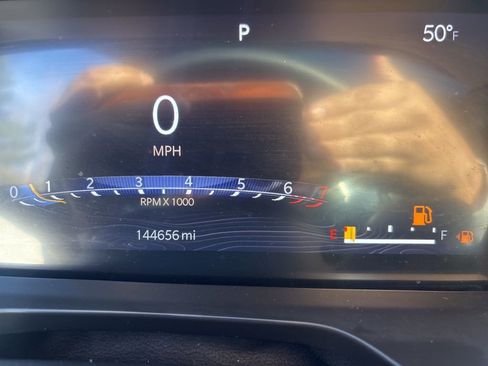 Used 2022 Jeep Grand Cherokee L Laredo image 25