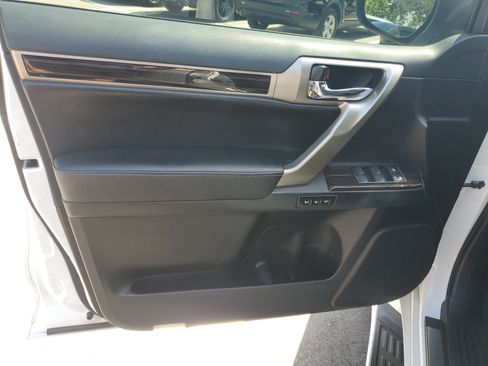 Used 2020 Lexus GX 460 Premium w/ Premium Package AWD/4WD image 8