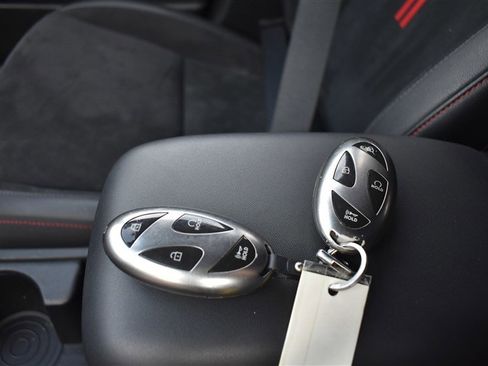 Used 2023 Nissan Rogue S AWD/4WD image 45