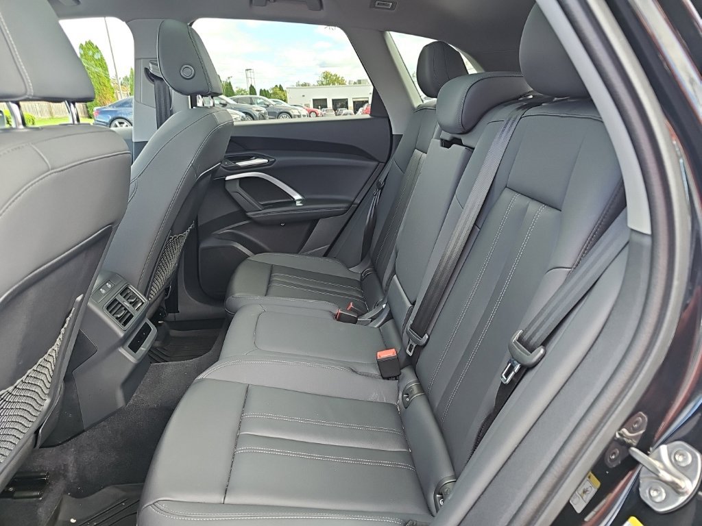 Certified 2025 Audi Q5 Premium w/ Convenience Package AWD/4WD image 12