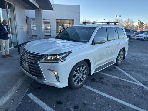 Used 2017 Lexus LX 570 4WD image 2