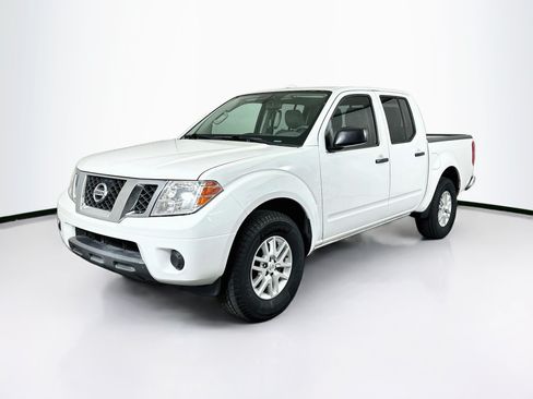 Used 2015 Nissan Frontier SV RWD image 3