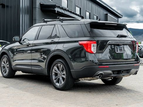 Used 2023 Ford Explorer XLT w/ Equipment Group 202A AWD/4WD image 2