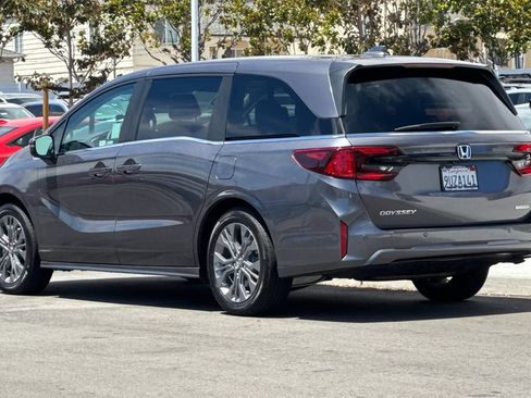 Certified 2025 Honda Odyssey Touring image 6